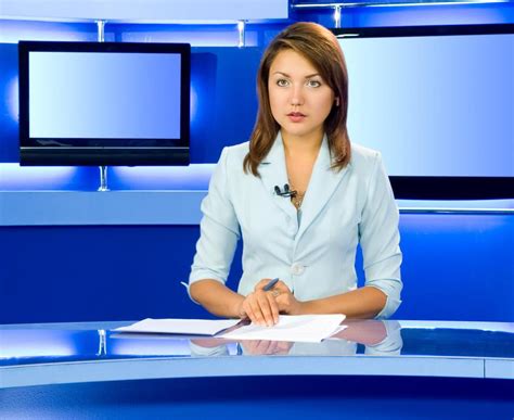 What does a TV News Reporter do? (with pictures)