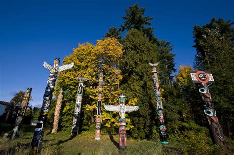 A Guide to Experiencing the Totem Poles at Stanley Park