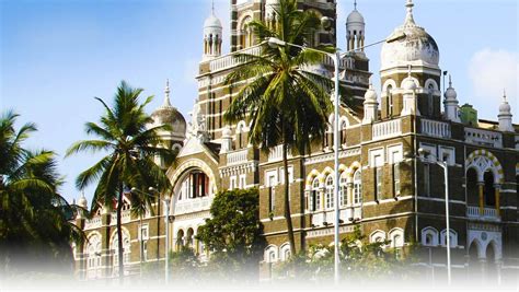 Free Walk Of Commuters At Churchgate | travelrsguru