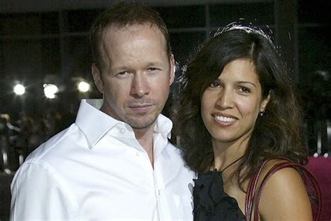 Donnie Wahlberg and Kimberly Fey - SuperbHub