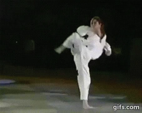 跆拳道 踢腿 看我的 招式 武功 GIF - Taekwondo UpperKick Kicking - Discover & Share GIFs