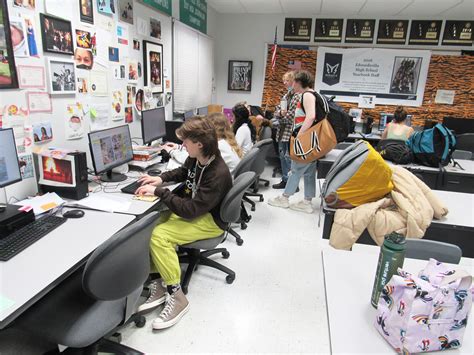 Edwardsville High School yearbook staff aims for more awards