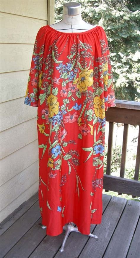 Vintage House Dress Mu Mu Lounge Wear Very Colorful