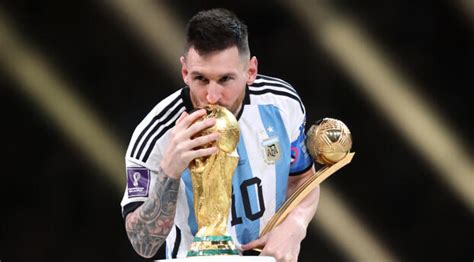 2460x1400 Resolution Messi Kiss to FIFA Cup 2022 2460x1400 Resolution ...