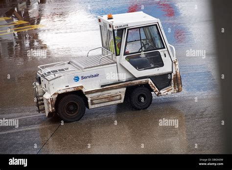 Airport ground crew Stock Photo - Alamy