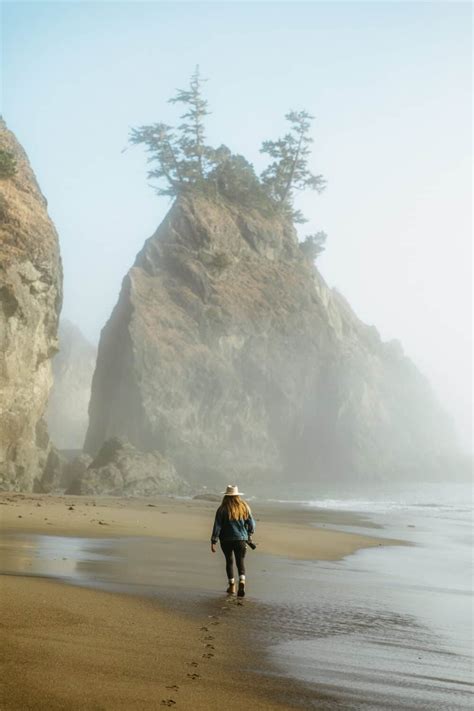 How To Reach Secret Beach On The Oregon Coast - The Mandagies