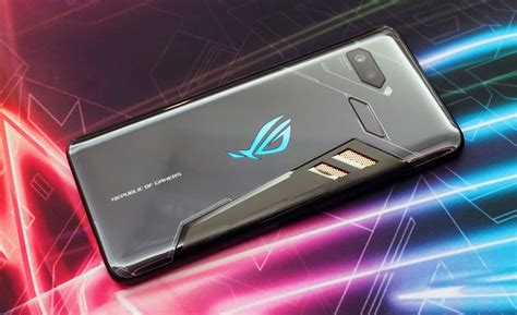 ASUS ROG hands-on: The new gaming phone with AMAZING 8GB RAM!