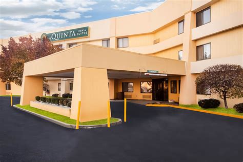 La Quinta Inn & Suites by Wyndham Columbia | Columbia, MO Hotels