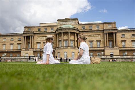 For the First Time in History, the Queen’s Buckingham Palace Gardens ...