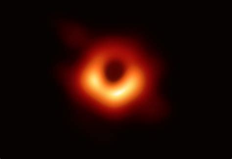 Why didn't scientists photograph the black hole at the center of the ...