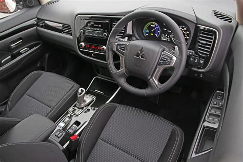 Mitsubishi Outlander PHEV Commercial interior & comfort | DrivingElectric