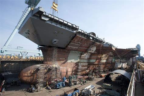 Gerald Ford (CVN 78) under construction in dry dock [2100 x 1397 ...