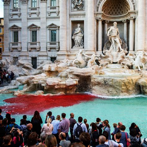 Why Did the Trevi Fountain Turn Red? | 15 Minute News