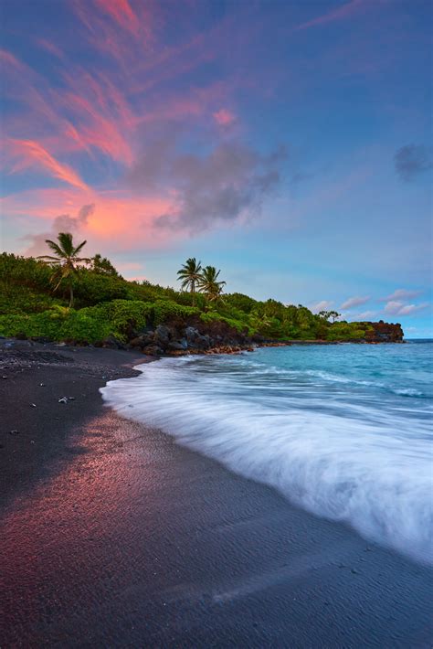 Black Tide | Maui, Hawaii