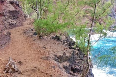 Red sand beach of Maui is Kaihalulu Beach 🌴 Danger?! Is it a dangerous ...