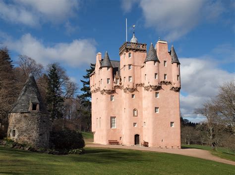 Pink 'Cinderella' castle in Scotland that inspired Walt Disney restored ...