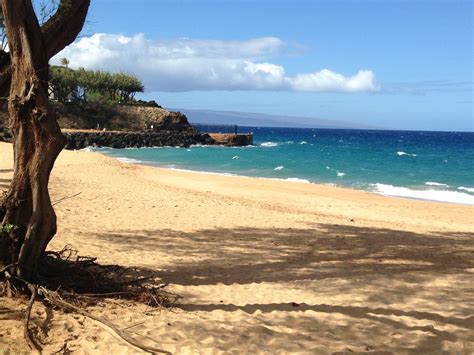 Black Rock on Kaanapali Beach view during morning stroll in Maui ...