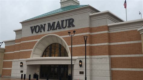 Retailer Von Maur evaluating soon-to-be-vacant Bon-Ton sites