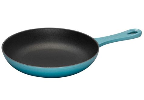 Classic Cast Iron Omelette Pans - Le Creuset | Omelette pan, Cast iron ...