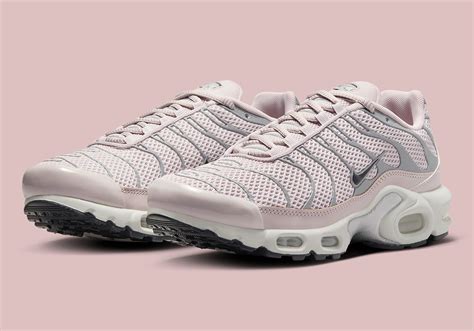 Nike Air Max Plus WMNS "Light Pink/Silver" FV8480-001 | SneakerNews.com