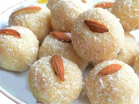 4 Ingredients Coconut Almond laddoo - Spiceitupp