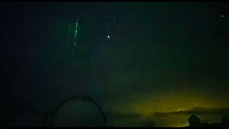 See Actual Lasers Being Shot At Hawaii From Space | GIANT FREAKIN ROBOT