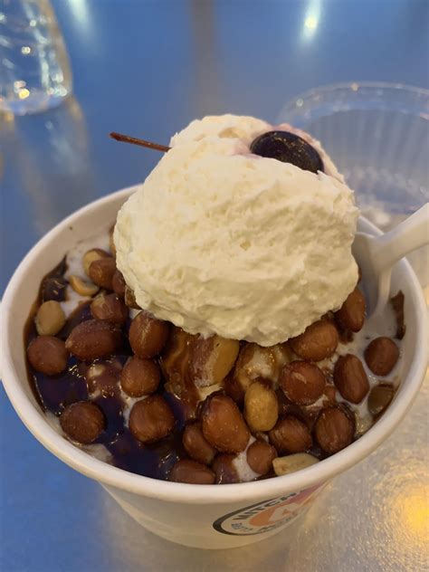 [I ate] Tin Roof sundae with maple walnut ice cream : r/food