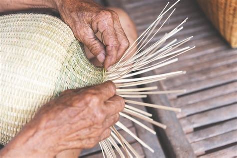 Premium Photo | Weaving bamboo basket