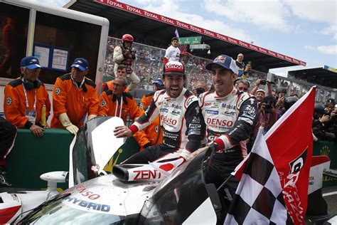 Fernando Alonso wins on debut in 24 Hours Le Mans race | AP News