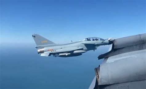 Canadian patrol aircraft intercepted by Chinese fighter jet