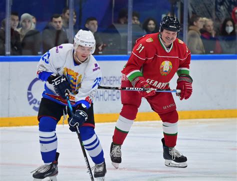 Lukashenko plays ice hockey as crisis sharpens on Belarus-EU border ...