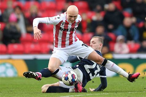 Eye-catching Irish players in the English Football League Championship ...