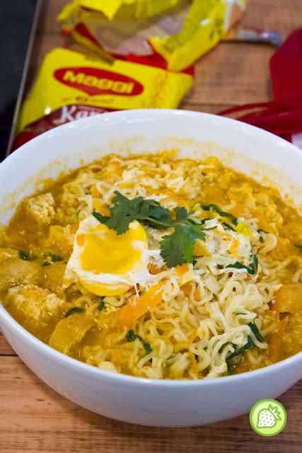 Maggi Kari Soup with Egg | Malaysian Foodie