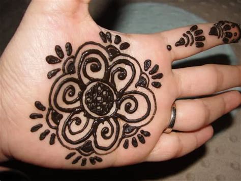 A Collection of Simple Mehndi Designs for Ladies – SheIdeas