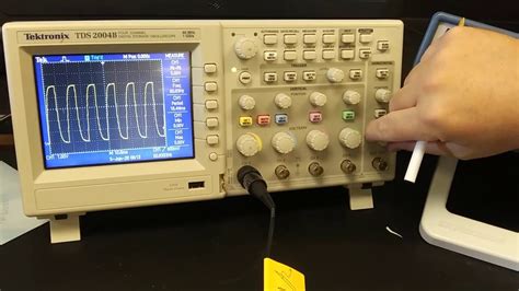 Using a function generator & oscilloscope to measure RC time constants ...