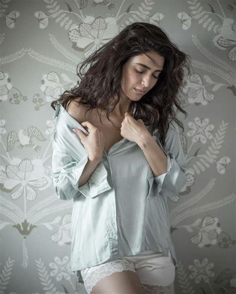 Karishma Tanna Shares Seductive Photos on Instagram, Take A Look At ...