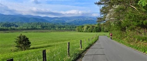 Cades Cove Loop Road - Scenic Drives in the Smoky Mountains