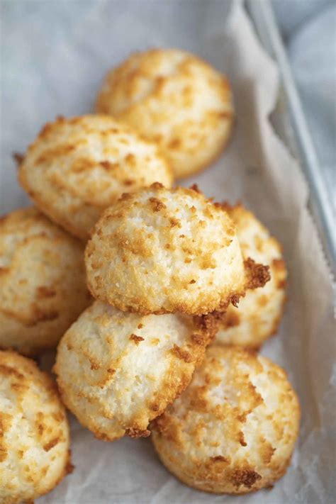 Coconut Macaroons | TheBestDessertRecipes.com