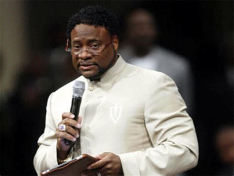 Bishop Eddie Long Scandal: Rally Calls for Embattled Pastor to Resign ...