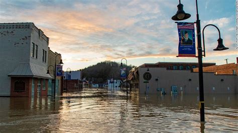 Kentucky flood: Vaccines needed to be rescued by boat amid flooding - CNN