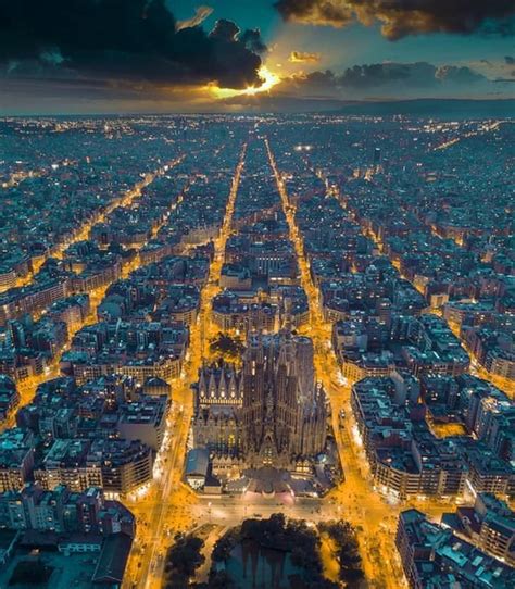 Barcelona por la noche. | Barcelona city, Aerial view, City