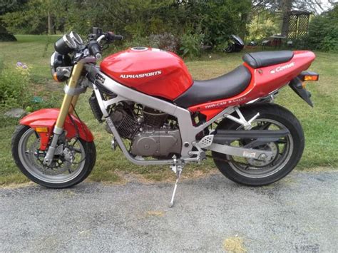 2004 Hyosung GT 250 Comet - Moto.ZombDrive.COM