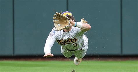 LOOK: LSU star Dylan Crews rocks custom shoes for Opening Day - On3