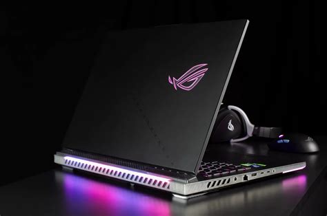 Hands-on: The ROG Strix SCAR 18 gaming laptop packs a big screen in a ...