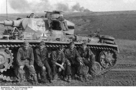 [Photo] German Panzer III crew of 2nd SS Panzer Division 'Das Reich ...