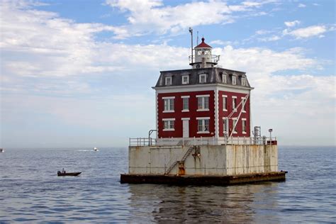 New England Lighthouses: New Website for New London Ledge Lighthouse ...