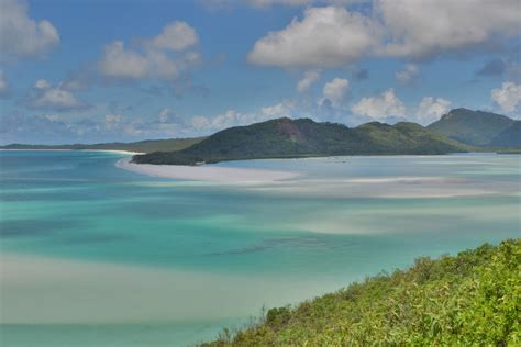 Pros and Cons of Travel to the Whitsunday Islands