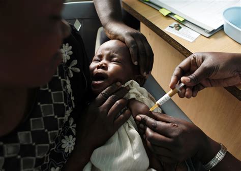 Malawi becomes 1st nation to immunize kids against malaria | AP News