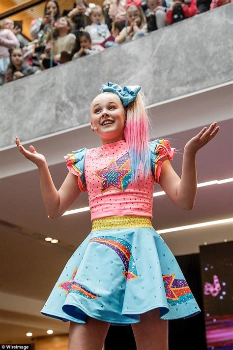 Over 15,000 fans at Melbourne shopping centre for JoJo Siwa concert ...