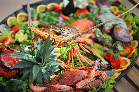 Seafood platter with fresh lobster, prawns and other Sri Lankan ...